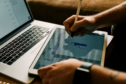 Diseño gráfico y vectorización de logos