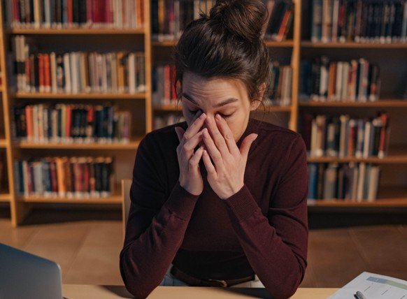 SOS: Cómo saber si la presión universitaria requiere Terapia